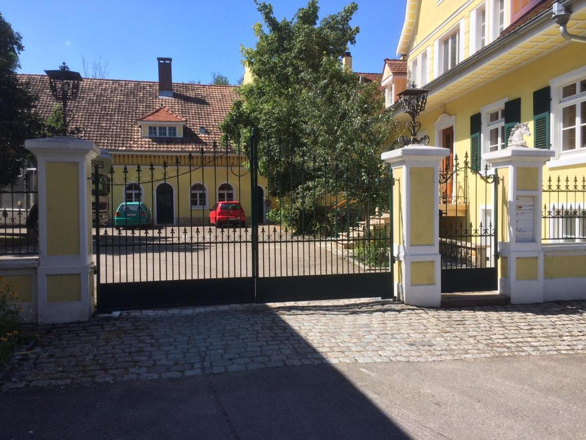 ולדסהוט-טינגן Ferienwohnung Im Gruenen Auf Idyllisch Gelegenen Gutshof Und Doch So Zentral מראה חיצוני תמונה
